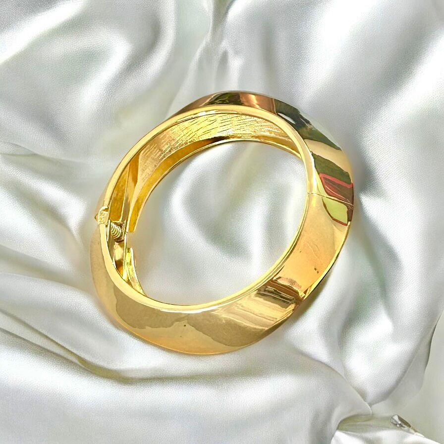 Sleek Circle Hinged Cuff