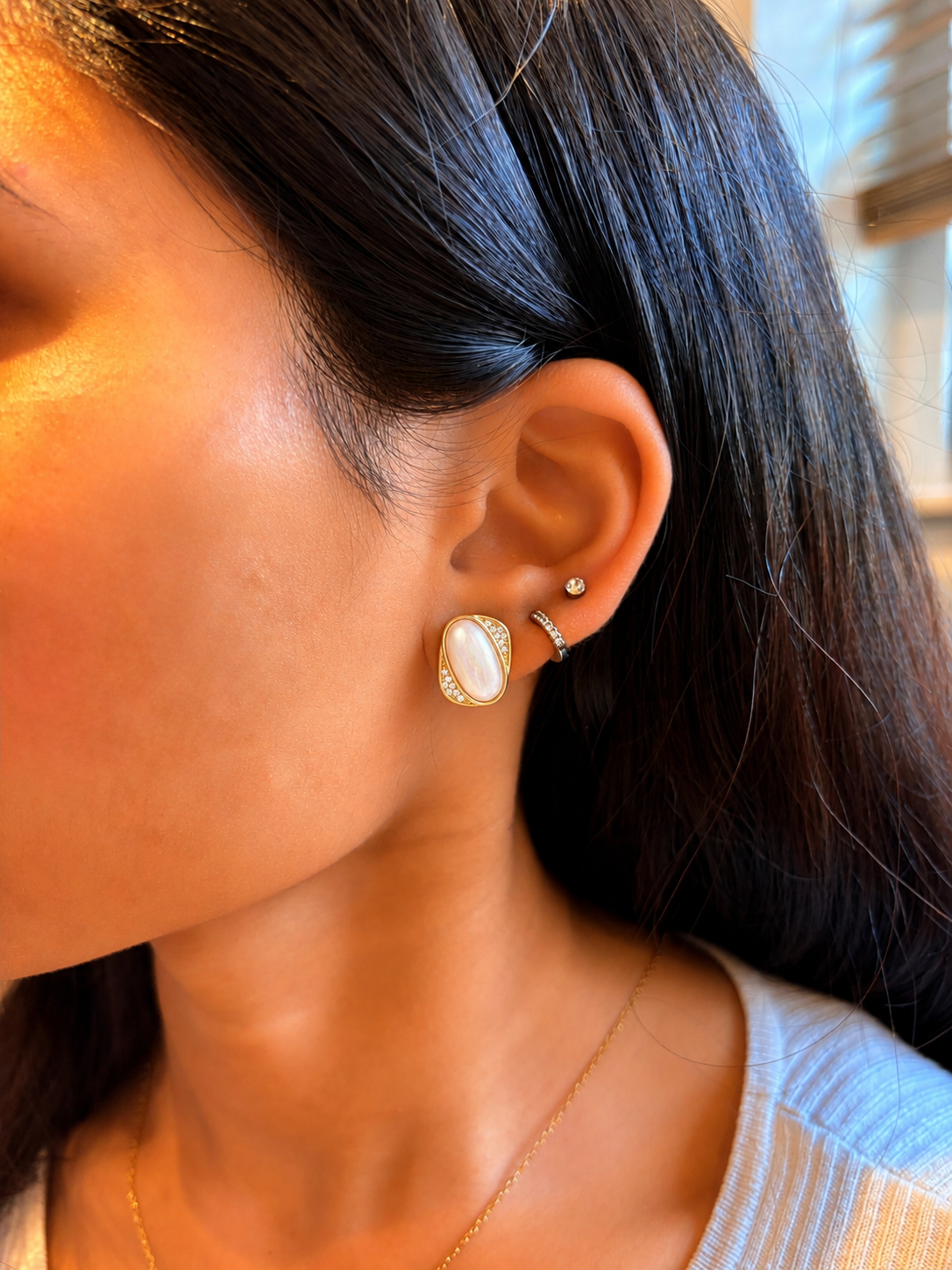 Pearl Aura Stud Earrings