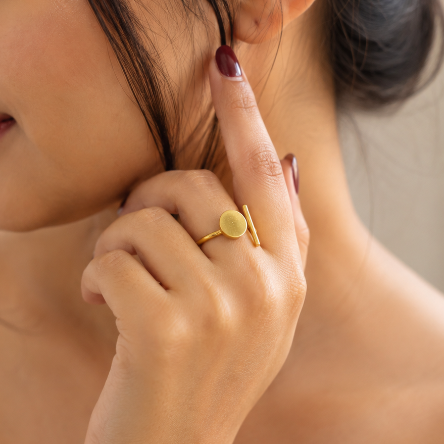 The Contour Disc & Bar Ring