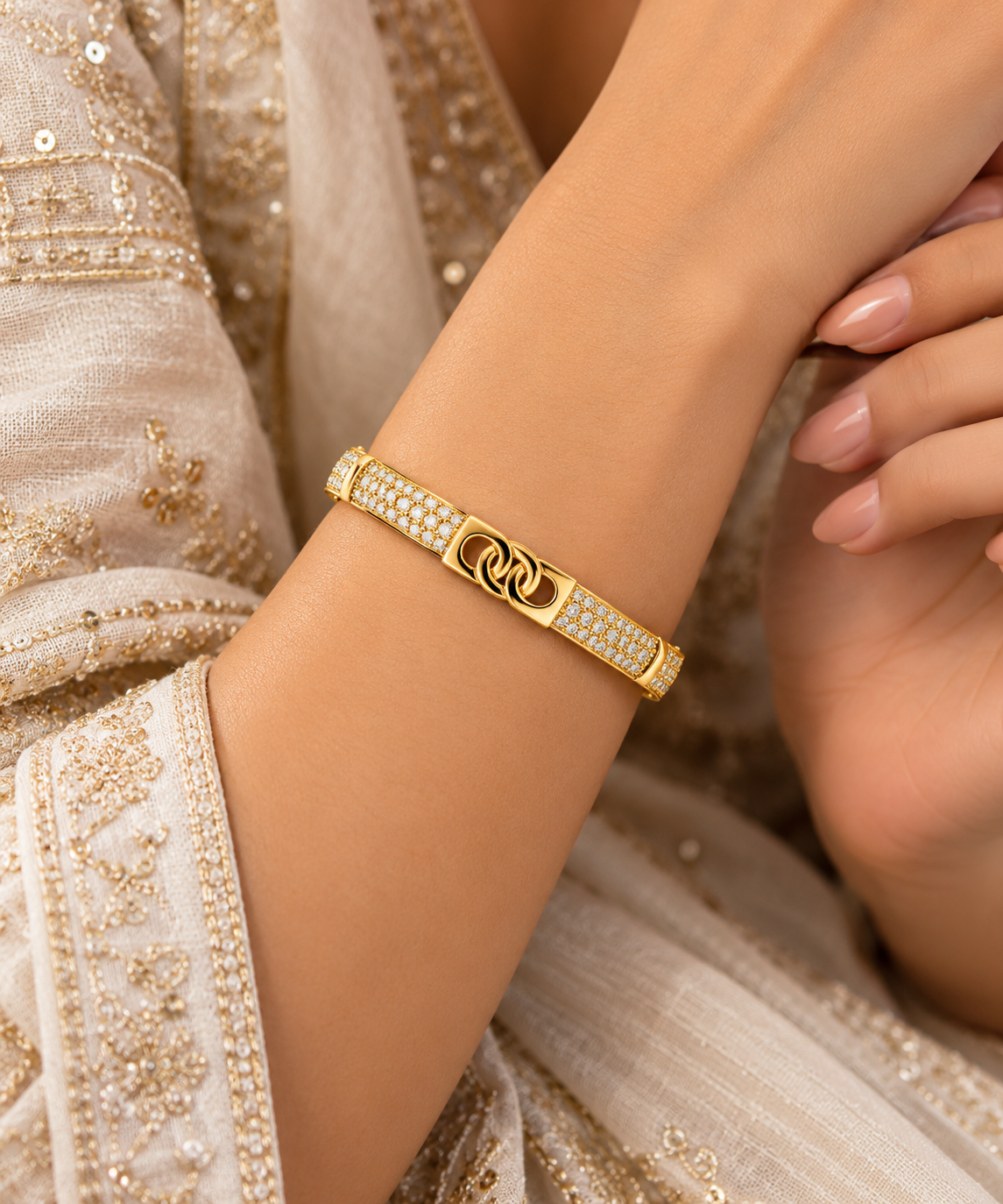 Interlock Luxe Gold Bangle