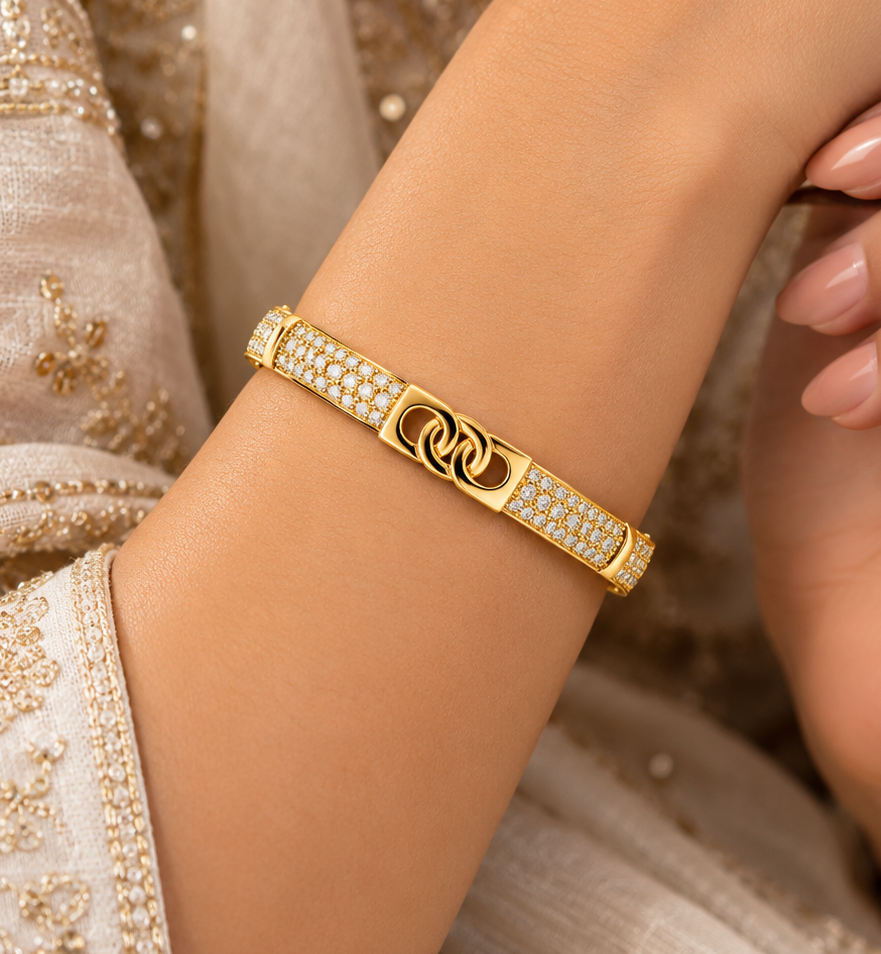 Interlock Luxe Gold Bangle