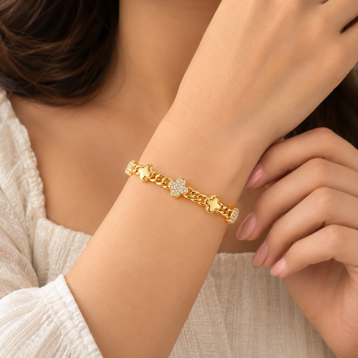 Pavé Clover Gold Chain Bangle