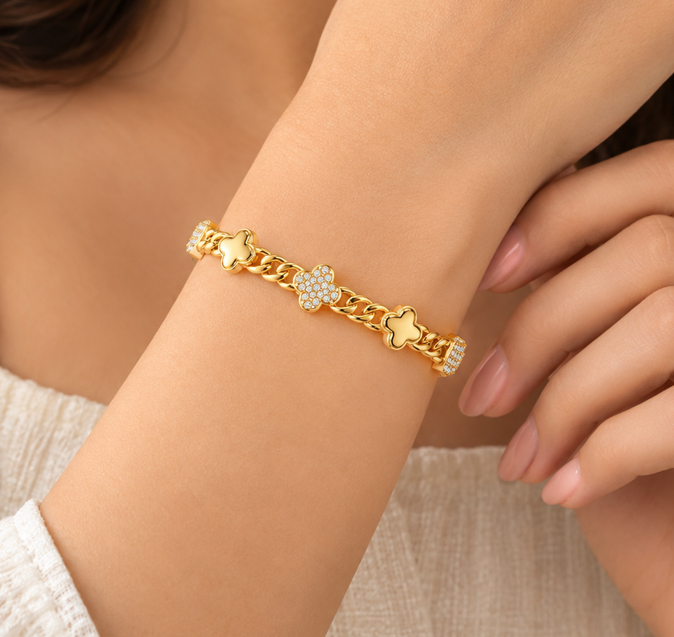 Pavé Clover Gold Chain Bangle