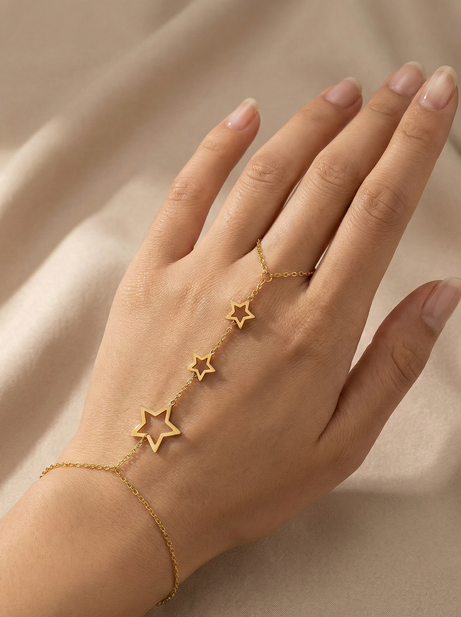 Stellar Hand-Chain