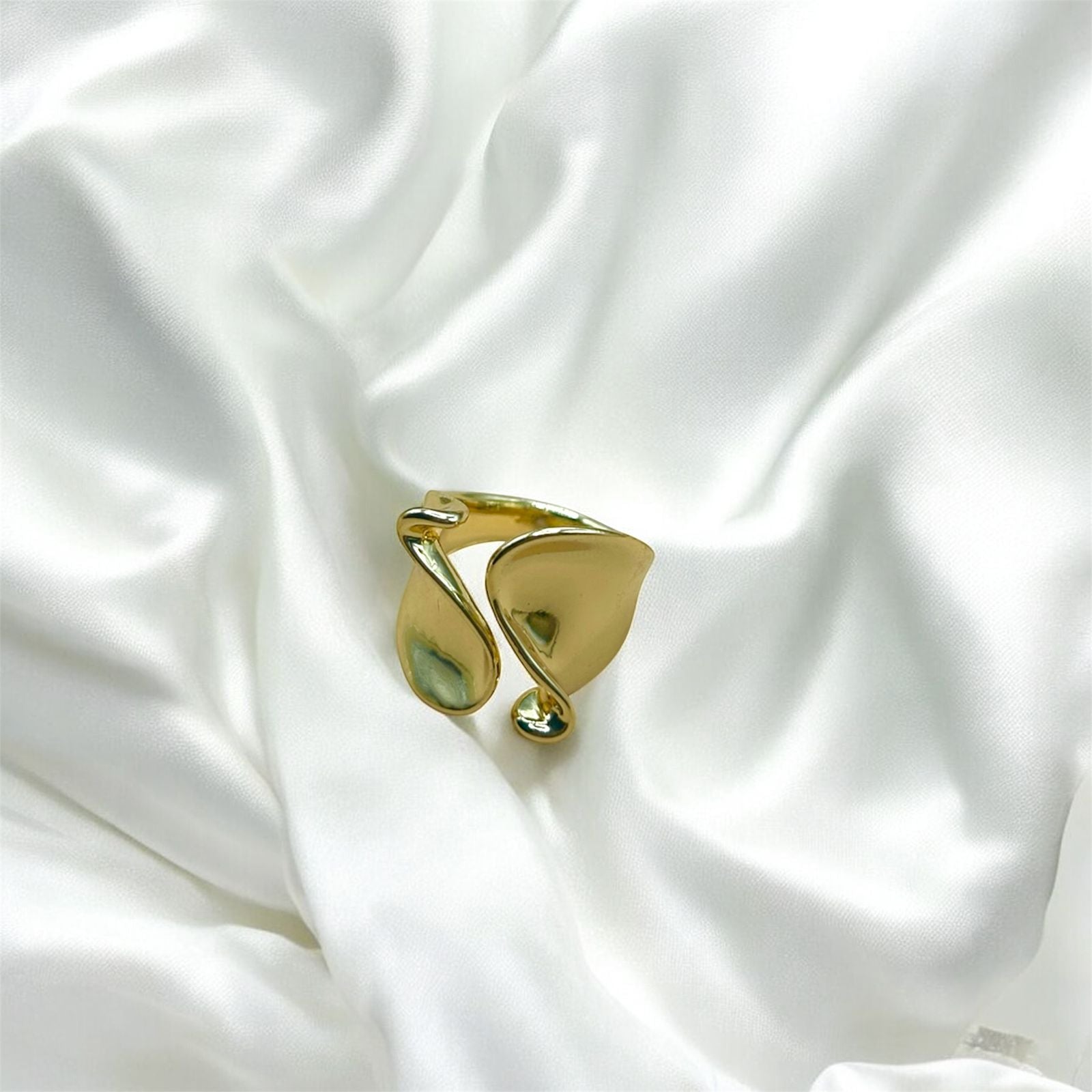 Sculptural Fluid Ring