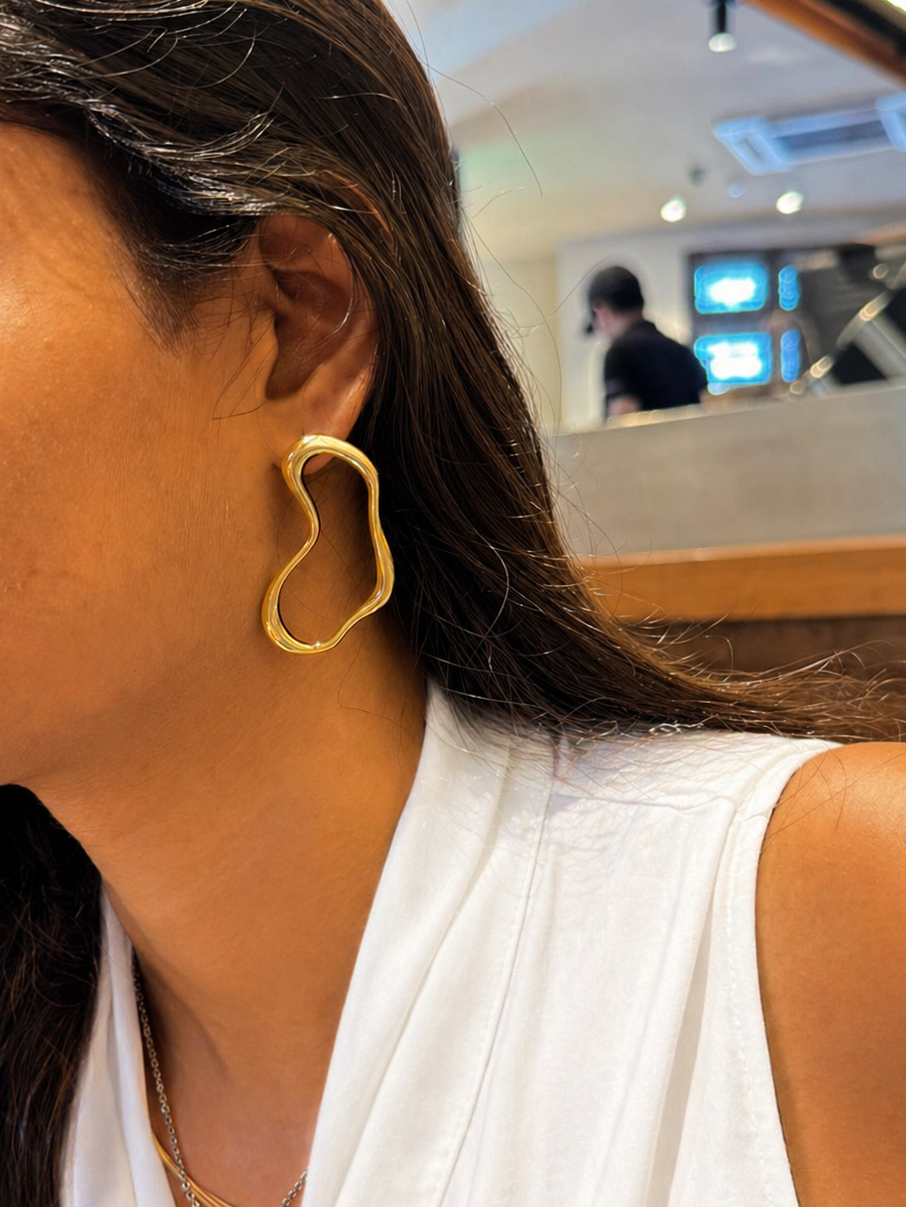 The Elara Liquid Hoop